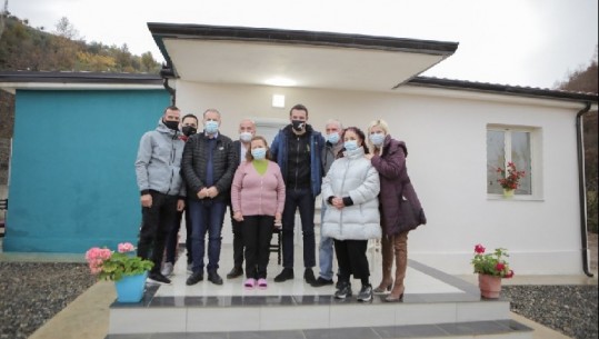 Familja Shabanaj në Baldushk do festojë Vitin e Ri në shtëpi, Veliaj: Bonus qiraje për çdo familje, derisa të marrin çelësat e banesës së re (VIDEO)