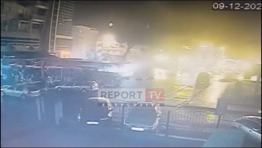 Ekskluzive/ VIDEO nga kamerat e sigurisë, momenti kur 2 lokalet në Shkodër përfshihen në flakët! Shtëllunga të mëdha tymi