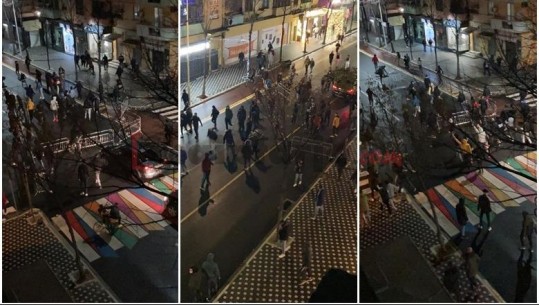 Protestuesit bllokojnë me kangjella hyrjen e rrugës së Durrësit
