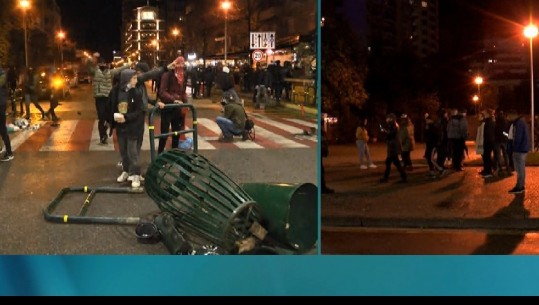  Protestuesit 'shkatërrojnë' zonën në Ish- Bllok! Shkulin semaforët, tabelat, bllokojnë rrugën (VIDEO)