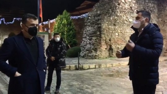 Protesta e dhunshme për vrasjen e Klodjan Rashës, Balla shkon në Elbasan! Llatja: Po përdorin fëmijët 