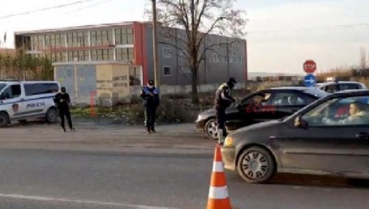 Protesta në Tiranë, policia 'blindon' hyrjen nga Fushë Kruja! kontrolle mjeteve, furgonëve e autobusëve 
