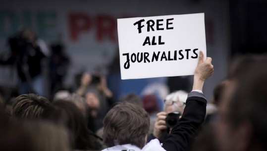 Liria e shtypit/ Reporterët pa Kufij: Gazetarët përfundojnë në burg për raportimin mbi krizën e COVID-19