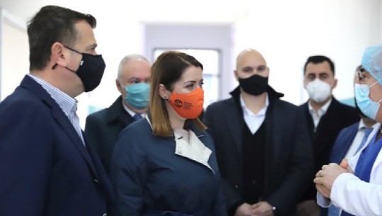 Përballja me COVID/ Manastirliu në spitalin e Elbasanit: Gati hapja e 5 spitaleve rajonale, 600 shtretër në skenarin e parë (VIDEO)