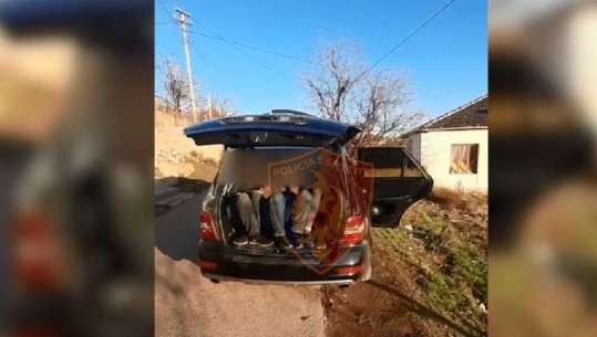 Po transportonte 17 emigrantë të paligjshëm me furgon, arrestohet 34-vjeçari në Korçë