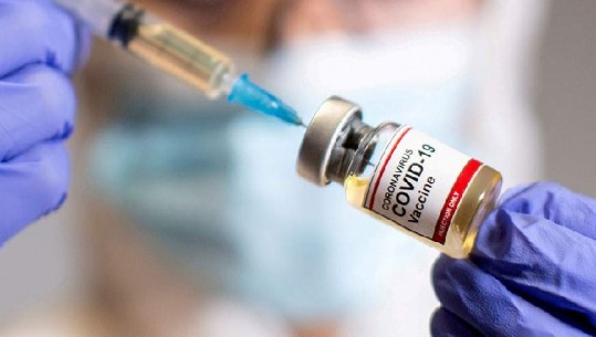 COVID-19, 150 mijë qytetar grekë do të vaksinohen brenda janarit, 300 mijë doza do të arrijnë në vend