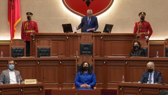 Vjosa Osmani në Kuvendin e Shqipërisë/ Gramoz Ruçi: E vërteta e madhe e luftës së UÇK dhe popullit të Kosovës do të mbrohet deri në fund (VIDEO)