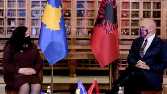 FOTO/ Kryeministri Edi Rama takohet me Vjosa Osmanin