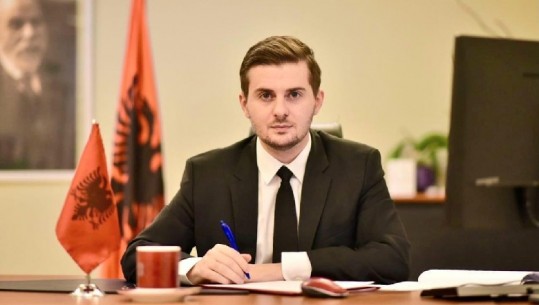 Cakaj kërkesë Varhelyit: Politika e vaksinimit e BE-së të zbatohet njëherazi edhe në Shqipëri