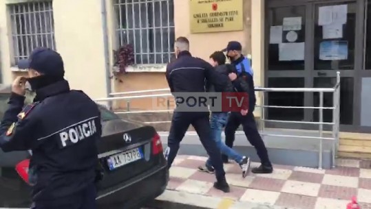 Protesta në Shkodër, shoqërohen dy të mitur me shishe benzine me vete (VIDEO)