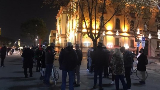 Nis protesta e Aleancës për Mbrojtjen e Teatrit, vihet re një pjesëmarrje e ulët 