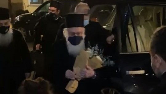 Mposhti COVID-19, kthehet për Krishtlindje në Shqipëri Kryepeshkopi Anastas Janullatos  (VIDEO)
