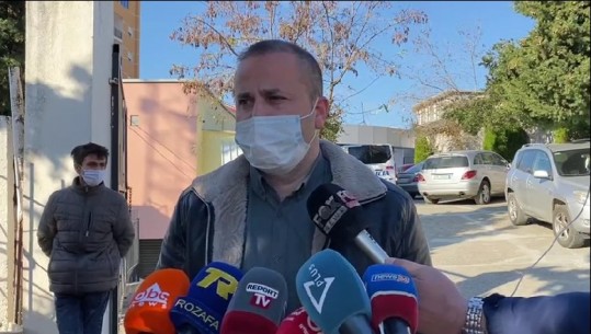 Nikoll Sherrniku u la në burg për vrasjen e Xhulio Prelës, avokati: Është i pafajshëm, kemi dëshmitarë që ishte në shtëpi ditën e ngjarjes