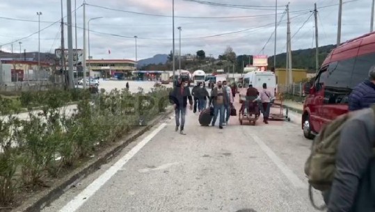 Fluksi i festave/ Qindra emigrantë shqiptarë bllokohen në Kakavijë, presin prej 4-5 orësh autobusët