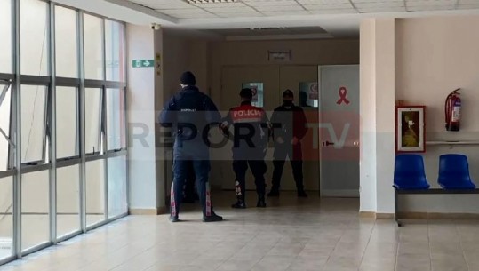 Josif Kavaja futet në sallën e operimit, forca të shumta policie 'blindojnë' spitalin