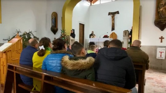 Krishtlindje/ Ceremoni edhe në kishën e “Shna Ndout” në Laç, besimtarët: Lutje për të kaluar këtë situatë pandemie