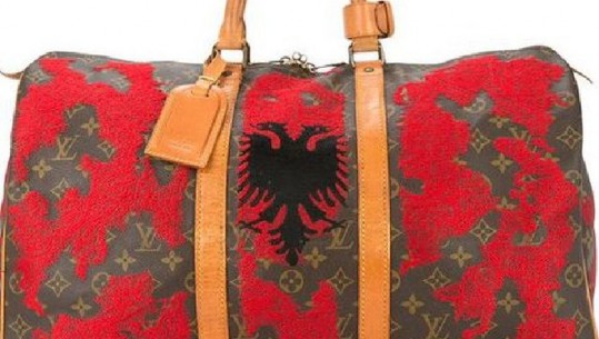 'Louis Vuitton', marka luksoze e VIP-ave nxerr në shitje çantën me flamurin shqiptar për 9.900 euro