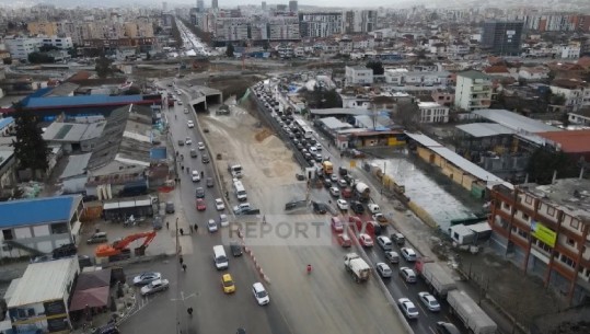 Pamjet me dron, Tirana e ‘dorëzuar’ mes trafikut, kaos ditët e festave
