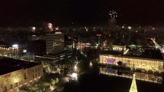 Spektakël fishekzjarresh në Tiranë dhe në rrethe (VIDEO-FOTO)