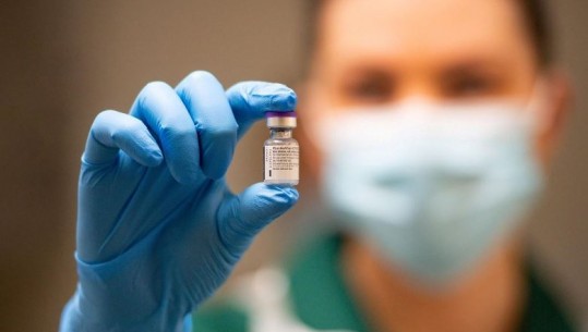 Themeluesit e BioNTech paralajmërojnë për boshllëqet në furnizimin e vaksinave anit-COVID 