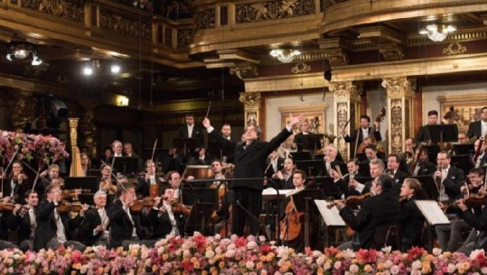 Viti i Ri 2021-i/Mesazhi i dirigjentit të Filarmonisë së Vjenës për politikanët: Vlerësojeni kulturën 