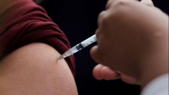 Mjekja meksikane shtrohet në spital pasi bëri vaksinën anti-COVID