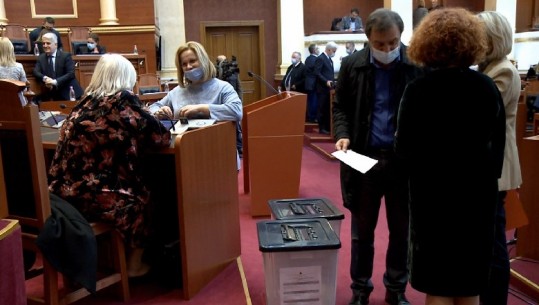 Me nga 94 vota pro, Kuvendi miraton dekretet për Olta Xhaçkën ministre të Jashtme dhe Niko Peleshin te 'Mbrojtja' (VIDEO)