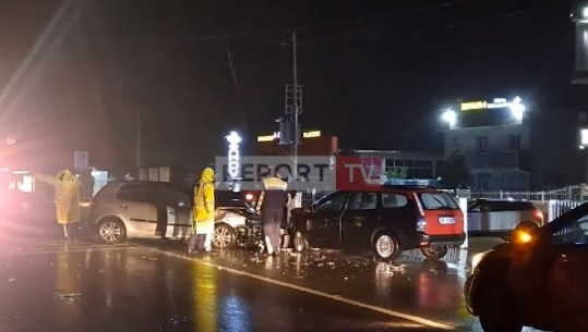 Makinat përplasen kokë më kokë në Shkodër, një nga drejtuesit në gjendje kritike për jetën (VIDEO)