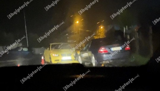 Përplasen 2 makina në Elbasan, shkak shpejtësia e lartë (VIDEO)