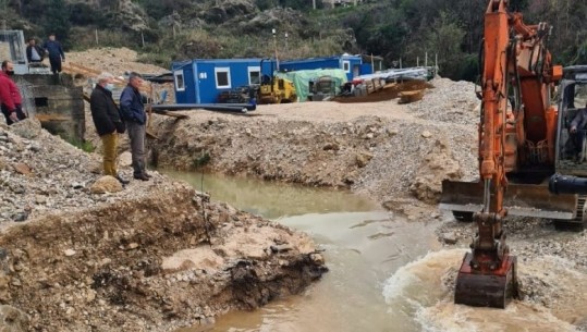 Përmbytjet dëmtojnë burimin e Vrizit në Delvinë, qytetarët pa ujë të pijshëm
