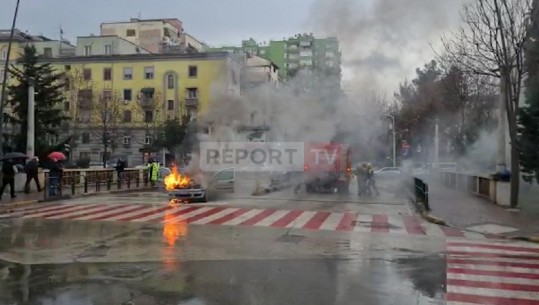 Merr flakë një makinë pranë Drejtorisë së Policisë në Tiranë (VIDEO)