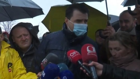 Basha në zonat e përmbytura në Shkodër: S'është koha për politikë! Gjendja mund të jetë më mirë e menaxhuar, duhen masa urgjente (VIDEO)