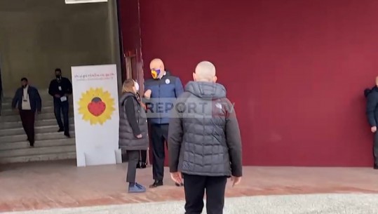 Vaksinimi anti-COVID, kryeministri Rama shkon në stadiumin 'Air Albania' (VIDEO)