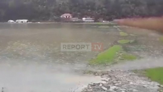 Përmbytjet në Lezhë/ Evakuohen 2 familje në Torovicë, 10 banesa në rrezik nga shembja e dherave! (VIDEO)