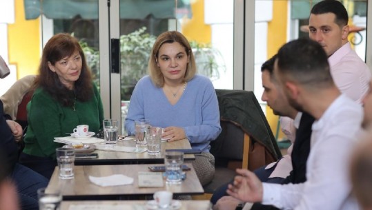 Kryemadhi takim në Njësinë 10 në Tiranë, prezanton Nora Malajn: Shteti është kthyer në xhelat ndaj qytetarëve (VIDEO)