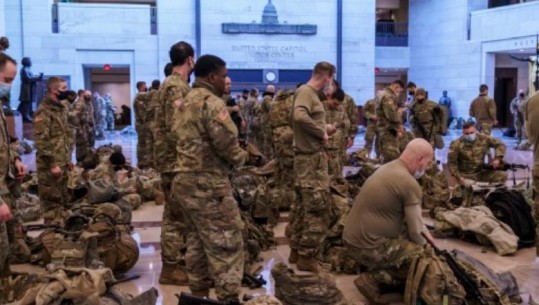 (FOTO) Garda Kombëtare e SHBA-së ‘pushton’ Kapitolin! Frikë nga përplasjet, ndërkohë që po votohet për inkriminimin e Trump 