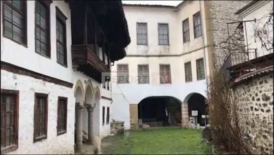Korçë/ Muzeu arkeologjik rrezikon shembjen! Drejtori Koki: Kemi gati projektin por jo fondet