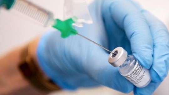 Ekspertët: Shtyrja e dozës së dytë të vaksinës mund të kthehet në problem global