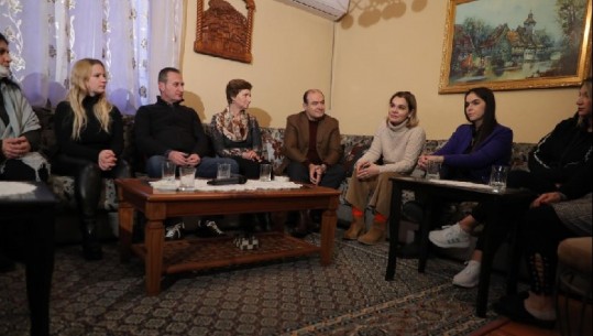 Kryemadhi takim me banorët në Tiranë, Elbasan e Peqin: Arsimi dhe punësimi, prioritet i LSI-së! Taksat e larta janë shqetësuese
