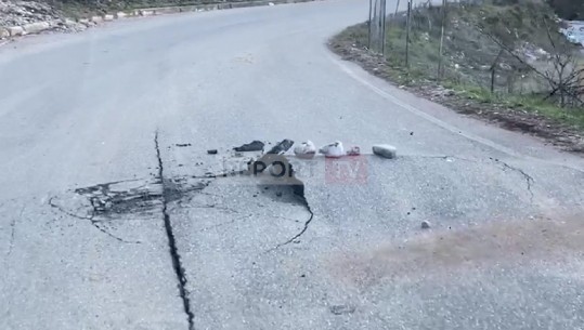 Përmbytjet/ Çahet asfalti në aksin rrugor Librazhd-Fushë Studën! Report Tv sjell pamjet 