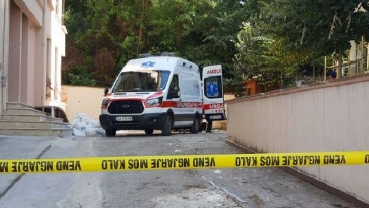 Punëtori bie nga lartësia në pallatin në ndërtim në Tiranë, dërgohet me urgjencë në spital