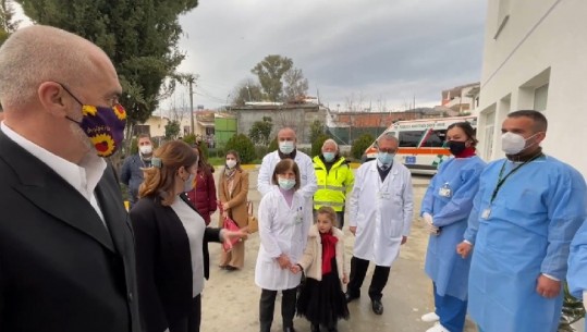 Rama e Manastirliu në qendrën e re shëndetësore në Rrogozhinë: E vijuam programin e rindërtimit të 300 qendrave, pavarësisht pandemisë (VIDEO)