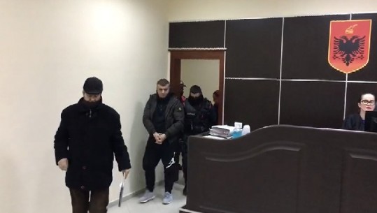 Vlorë/ Tentoi të trafikonte 55 klandestinë sirianë drejt Italisë me gomone, arrest me burg për skafistin