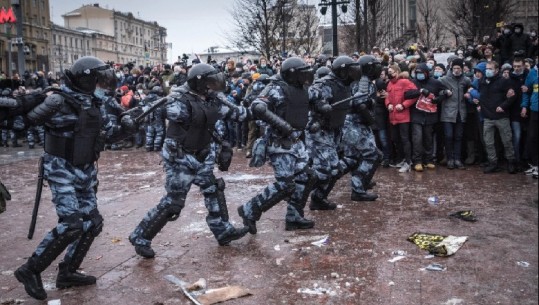 Protestat për arrestimin e kreut të opozitës në Rusi, policia arreston 3000 persona