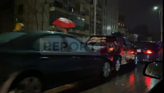 Përplasen 4 makina në Tiranë, Report Tv sjell pamjet