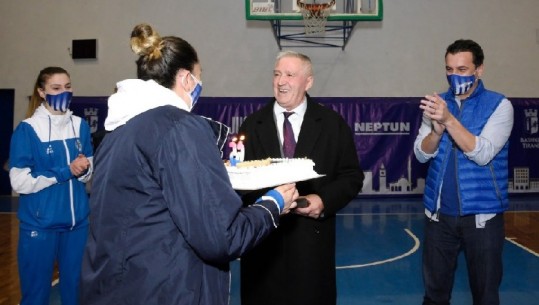 Trajneri i volejbollit i Tiranës, Ardian Gorenca, vlerësohet me Medaljen e Mirënjohjes! Veliaj e falenderon sukseset që i ka sjellë qytetit