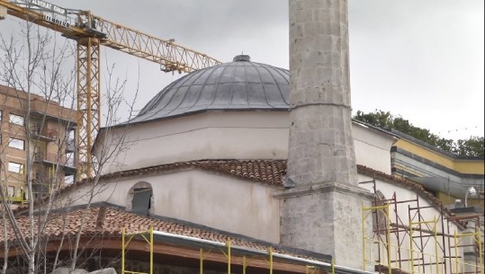 Kriset nga brenda minareja e xhamisë së Et’hem Beut, drejtoresha e Institutit të Trashëgimisë Kulturore: U dëmtua nga tërmeti, nuk rrezikohet struktura