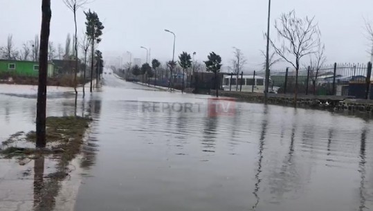 Përmbytje në Bulqizë, nën ujë rruga që lidh qytetin e ri me të vjetrin (VIDEO)