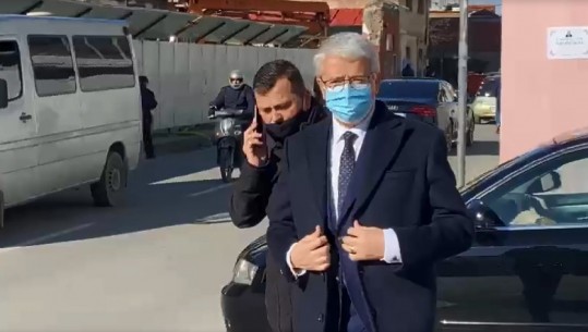 'Shantazh duke shpifur për BMW-në e Ministrisë', Ish-ministri Sandër Lleshaj në Gjykatë, nis procesi për shpifje ndaj gazetarit Fundo