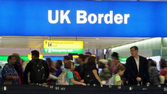 Kryeministri Johnson lajmëron ashpërsimin e masave anti-COVID në Britaninë e Madhe: Karantinë 10-ditore për udhëtarët nga 22 shtete 